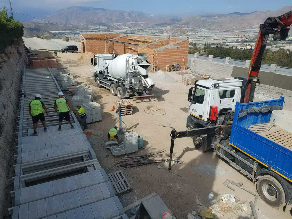 movimientos de tierras y hormigonados4instalaciones y maquinaria